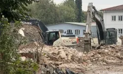 Adil Öksüz’ün görev yaptığı hasarlı ilahiyat fakülte binası yıkıldı