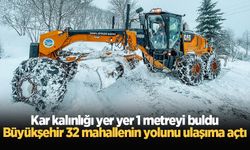 Kar kalınlığı yer yer 1 metreyi buldu: Büyükşehir 32 mahallenin yolunu ulaşıma açtı