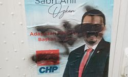 Adapazarı'nda CHP'nin seçim afişlerine saldırı