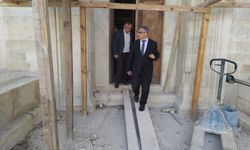 Taraklı İlçe Müftüsü Kurt, Tarihi Yunuspaşa Camii'nde restorasyon çalışmalarını inceledi