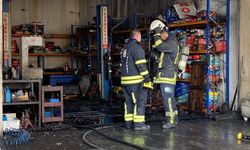 Sanayi sitesinde yangın: 4 işyeri etkilendi