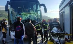 Bursa’da faciadan dönüldü: otobüs tıra arkadan çarptı