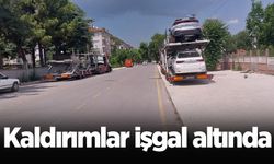 Kaldırımlar işgal altında