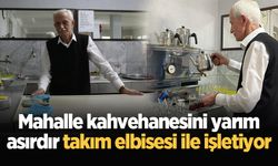 Mahalle kahvehanesini yarım asırdır takım elbisesi ile işletiyor