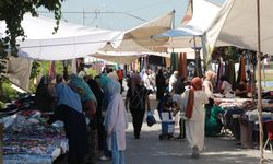 Akyazı Kumaş ve Antika Pazarı’na yoğun ilgi