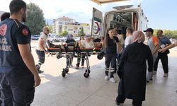 2 ambulans kamyonet ile çarpıştı, 7 kişi yaralandı