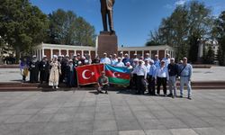 Ermeni işgalinden kurtarılan Dağlık Karabağ bölgesini Türk bayrakları ile gezdiler