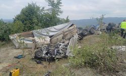 Bolu Dağı Geçişi'nde feci kaza: Tır otomobili sürükleyerek devrildi, 2 ölü 2 yaralı