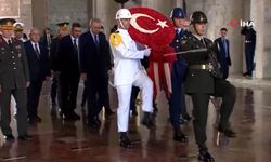 Cumhurbaşkanı Erdoğan, YAŞ üyeleriyle birlikte Anıtkabir’i ziyaret etti