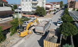 Altyapısı yenilenen Arifiye Zübeyde Hanım Caddesi’nde üstyapı çalışmaları başladı