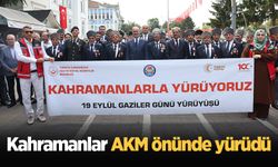 Kahramanlarla birlikte yürüdüler