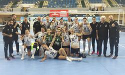 Sakarya Voleybol, VakıfBank'ı 3-0'lık skorla geçti