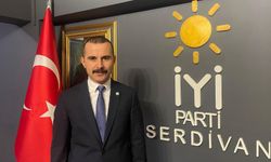 İyi Parti Serdivan İlçe Başkanlığı'nda bayrak değişimi