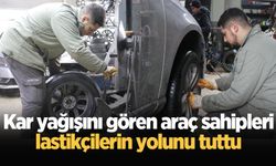 Kar yağışını gören araç sahipleri lastikçilerin yolunu tuttu