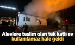 Alevlere teslim olan tek katlı ev kullanılamaz hale geldi