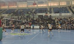 Sakarya Voleybol, Karşıyaka'ya 3-0 mağlup oldu