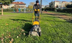 Serdivan Belediyesi ekiplerinden parklarda yoğun temizlik mesaisi