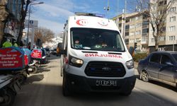 Kaldırımda yürüyen yayaya elektrikli bisiklet çarptı