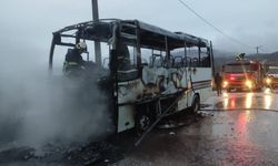 Yalova'da faciadan dönüldü...Öğrenci servisi alevlere teslim oldu