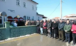 Cenazede tokalaşma krizi! "Elimi uzattım sıkmadı"