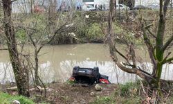 Test sürüşünde otomobille dereye uçup öldü