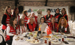 Memleketinden uzak 40 öğrenci, anne elinin değdiği iftar sofrasında buluştu