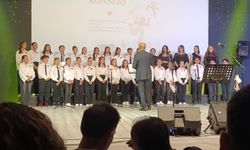 Yenigün Ortaokulundan duygulandıran Anneler Günü konseri