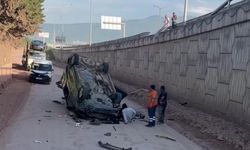 5 metre yükseklikten uçarak ters döndü: 2 yaralı