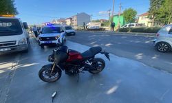 Motosiklet babaanne ile torununa çarptı: 3 yaralı