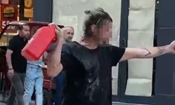 Üstüne benzin dökerek kendini yakmak istedi