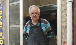 40 yıllık ayakkabıcı Abidin Yeni Cami'ye taşındı