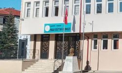 Ayşenur Elmacı'dan dikkat çeken yazı: "Karasu’da halk eğitimi gerçekten halka açık mı?"