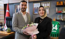 Sakarya Kadın Futbol Kulübü temsilcilerinden Milletvekili Erdoğan'a ziyaret