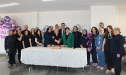 Hemşireler gününde pasta kestiler
