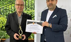 Dr. Gıyasettin Tayfur’a altın kalem ödülü
