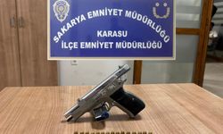 Şüphe üzerine durduruldu, üstünden ruhsatsız tabanca çıktı
