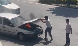 Yanan otomobili vatandaşlar söndürdü