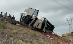 Karpuz yüklü tır devrildi: 1 ölü, 3 yaralı