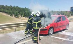 Bilecik'te seyir halindeki otomobil yandı