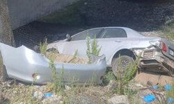 Otomobil köprüden uçtu: 2 yaralı