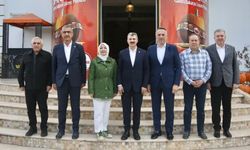 Vekiller sahaya iniyor!