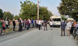 Susuz kalan 3 köyün sakinleri yol kapattı