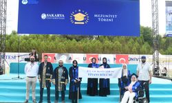 Engelleri azmiyle aştı, mezuniyetine annesiyle ulaştı