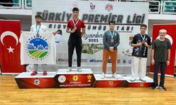 Büyükşehir’in başarılı sporcuları Diyarbakır’da kürsüye çıktı
