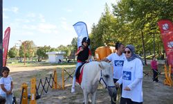 Millet Bahçesi’nde atlı şenlik çocukların yüzünü güldürdü