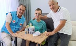 Kas hastası genç, biriktirdiği parayı Gazze'deki çocuklara bağışladı