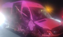 Yalova'da çöp kamyonu minibüsle çarpıştı: 2 yaralı