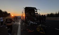 TEM’de yolcu otobüsü ile soğan yüklü kamyon çarpıştı: 1 ölü, 10 yaralı
