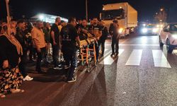 Yola aniden fırlayan yayaya motosiklet çarptı 1 yaralı