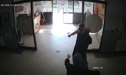 Okul yönetimine bıçakla saldırdı; O anlar kamerada